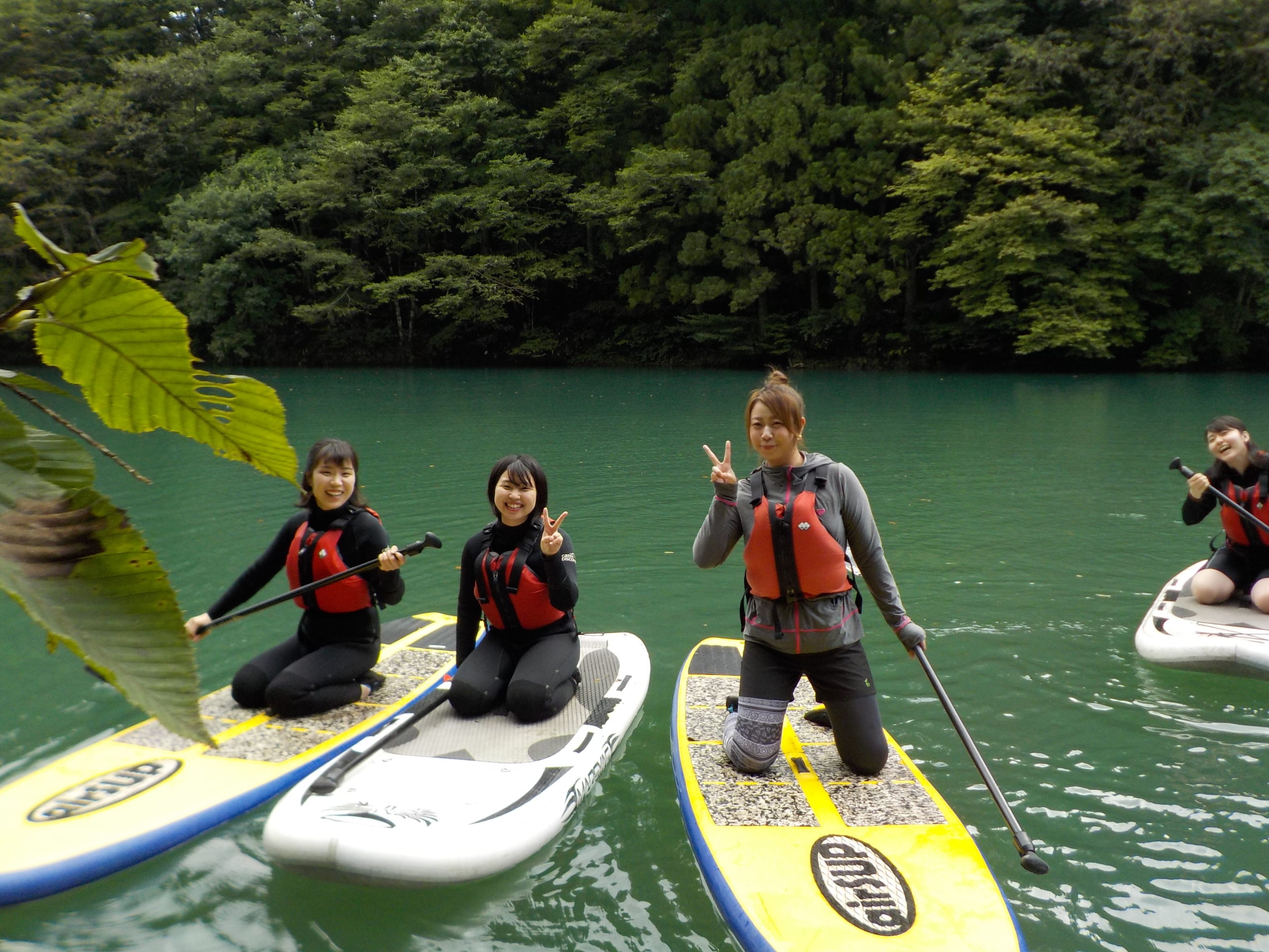 9 6pm 四万湖supツアー ラフティングは関東 利根川のグリーンディスカバリー